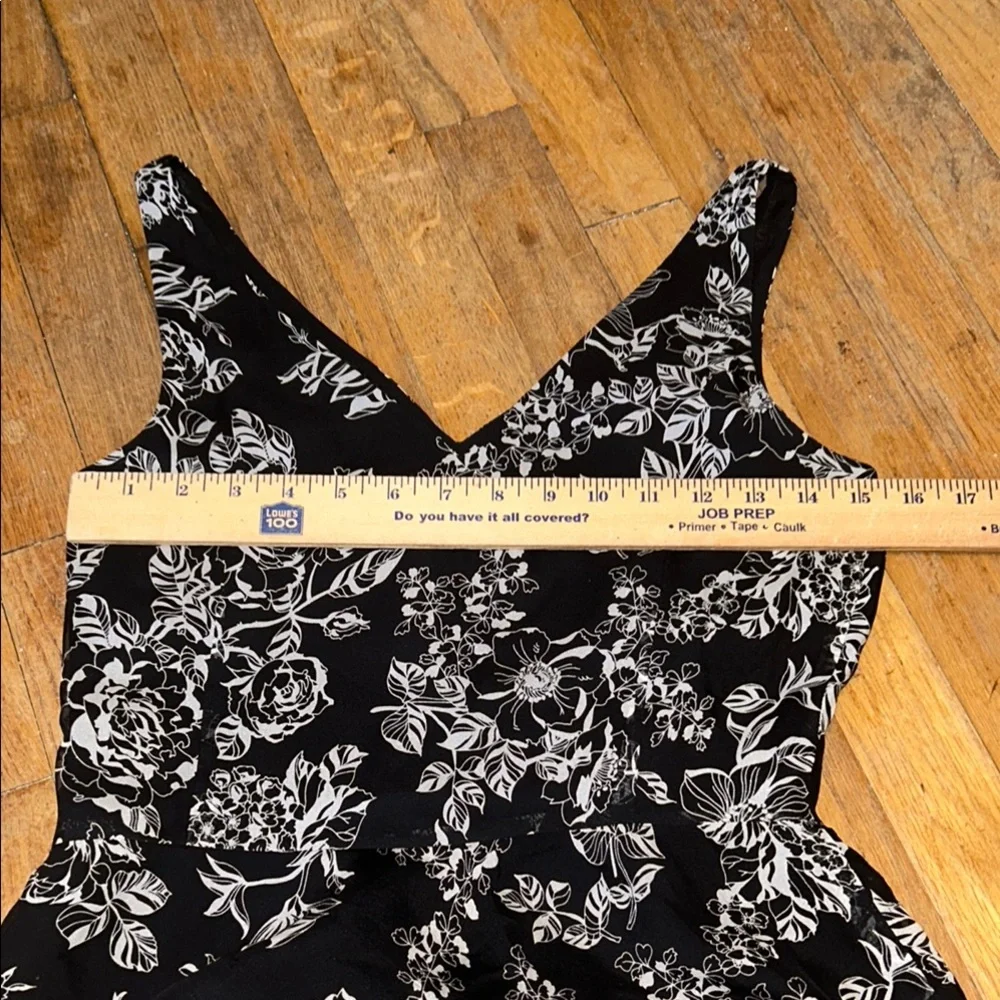 LOFT Black and Cream Floral Midi Dress size 2 fit and flare side zip‎ - Picture 8 of 9